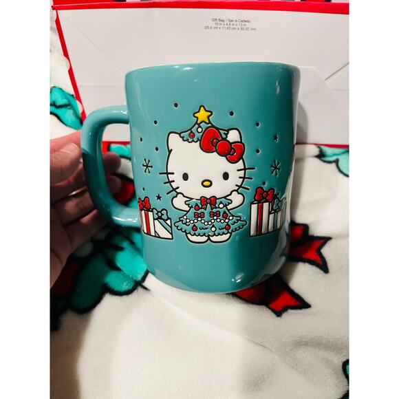Hello Kitty Christmas bundle  gift bag hello kitty mug and 2 gift bags  60 * 90 - Picture 5 of 10